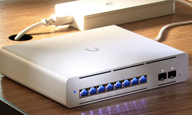 USW-Pro-XG-8-PoE Ubiquiti UniFi Compact 8-port Etherlighting Switch (2)